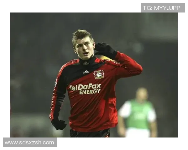 克罗斯在足球世界的崛起与影响力分析及其未来发展展望