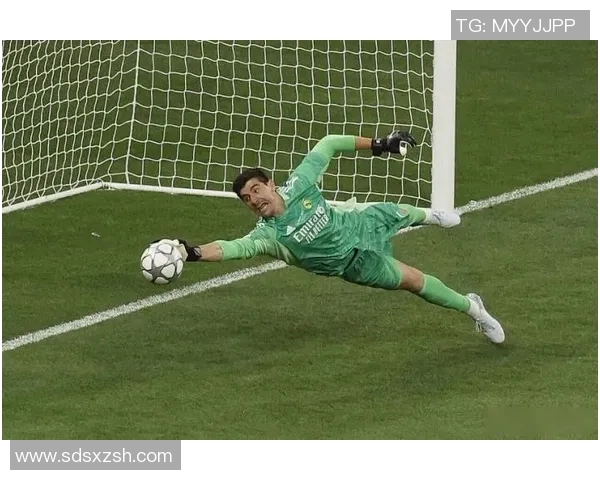 库尔图瓦:守护球门的铁血战士与传奇门将的成长之路